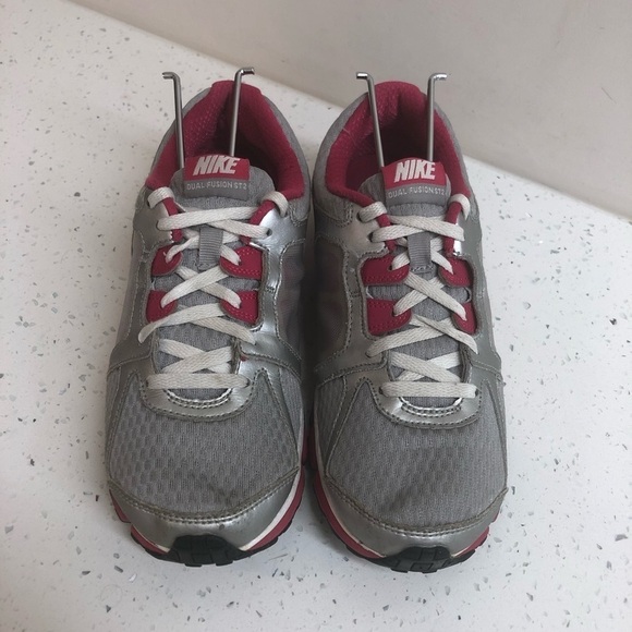 Nike dual fusion womens with pink sneakers size 6 - Picture 3 of 8